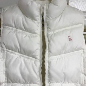 Girls puffer vest.